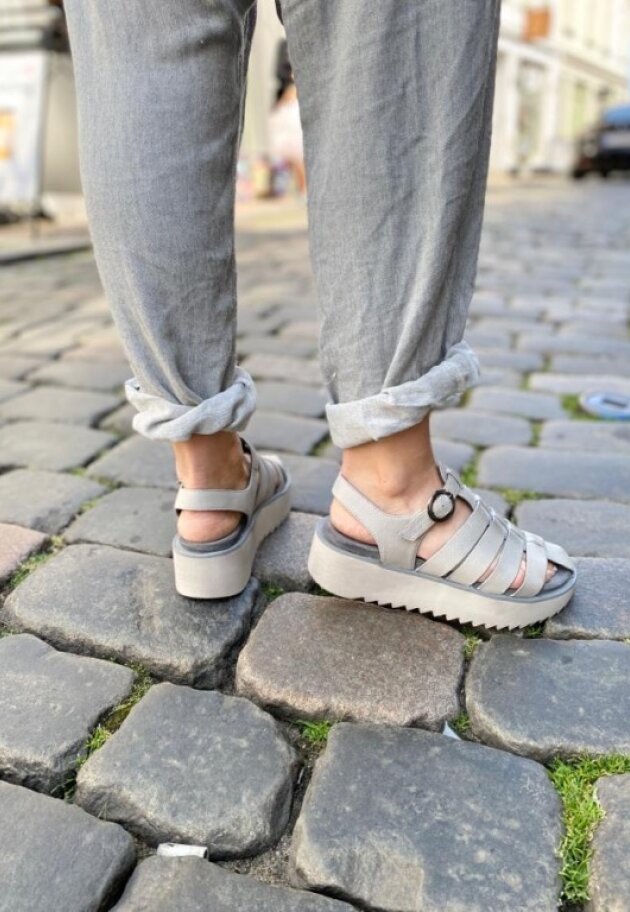Lofina - Sandal with a micro sole 