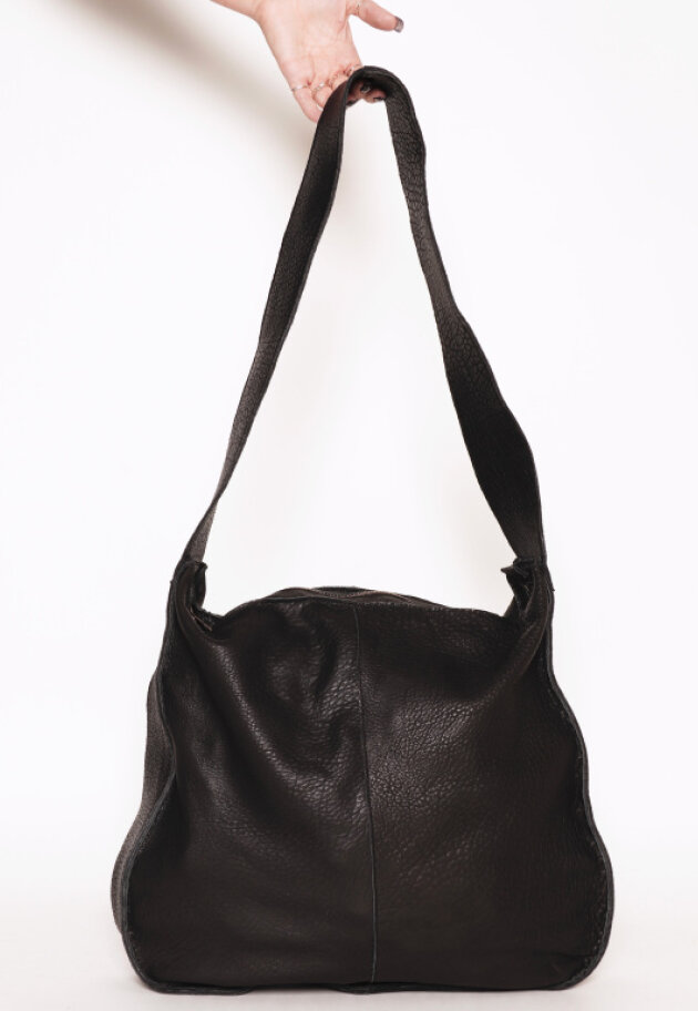 Sort Aarhus - Shrunked leather bag with zipper