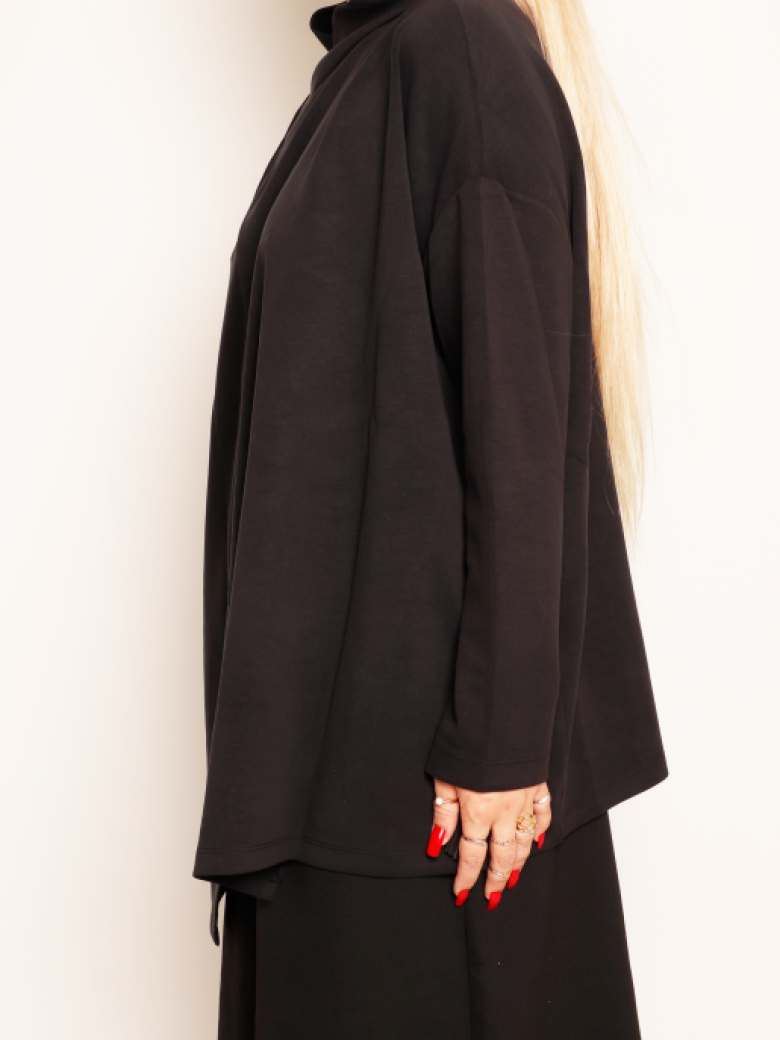 Xenia Design - XD blouse with long sleeves and asymmetrical cuts