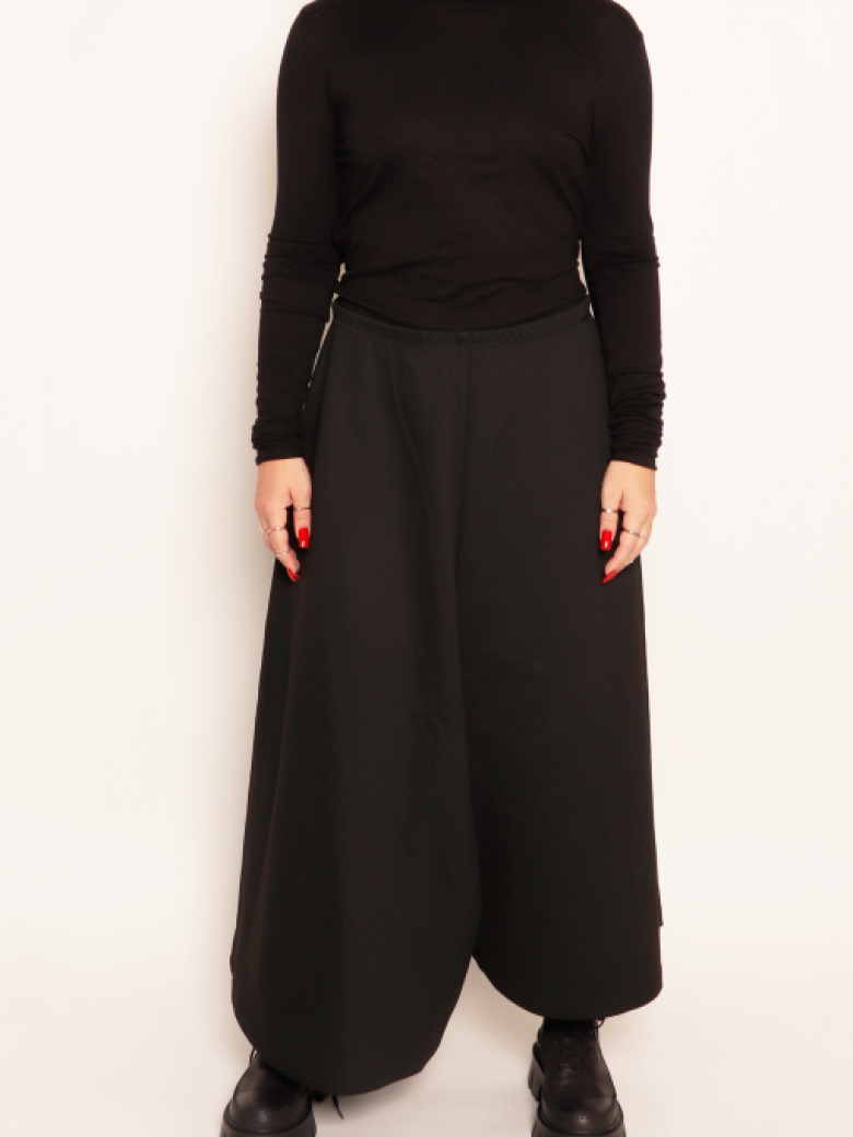 Xenia Design - XD pants with elastic in the waist and asymmetrical legs