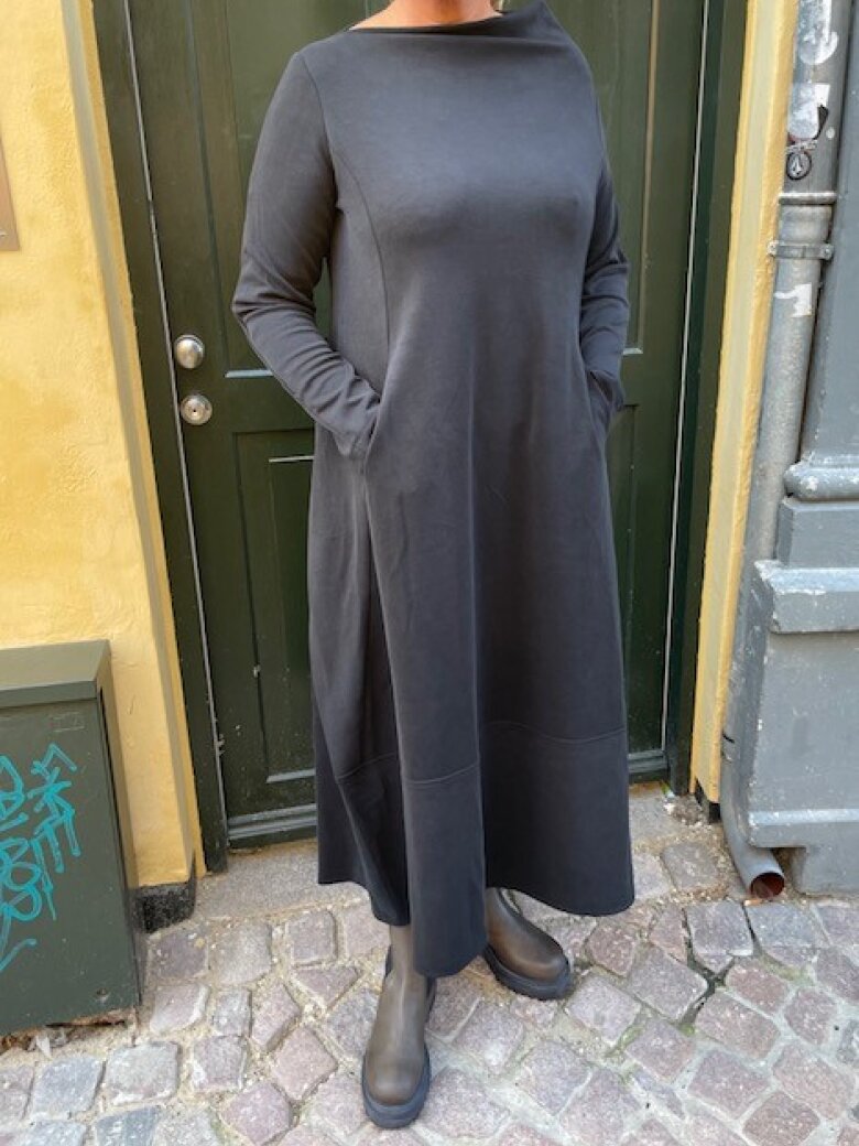 Xenia Design - XD dress with front pockets and zippers in the sleeves