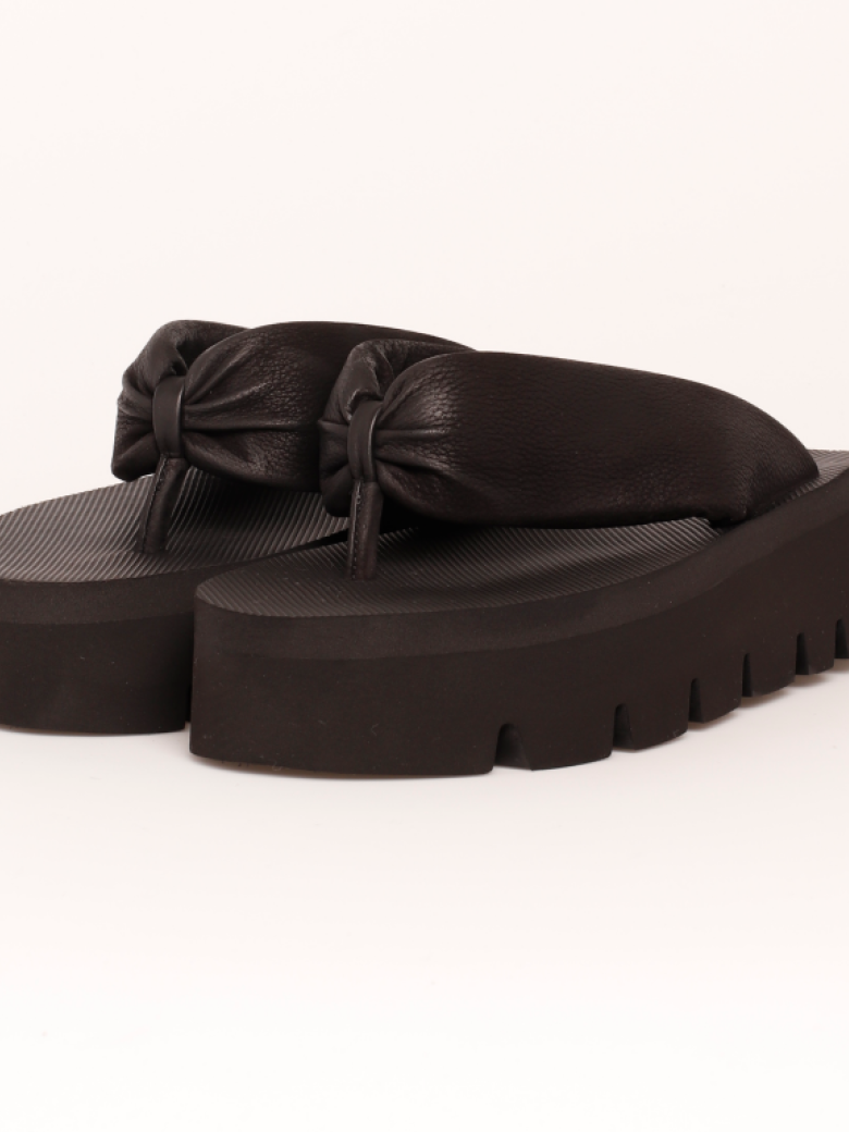 Lofina - Sandal med microsål og tå-strop
