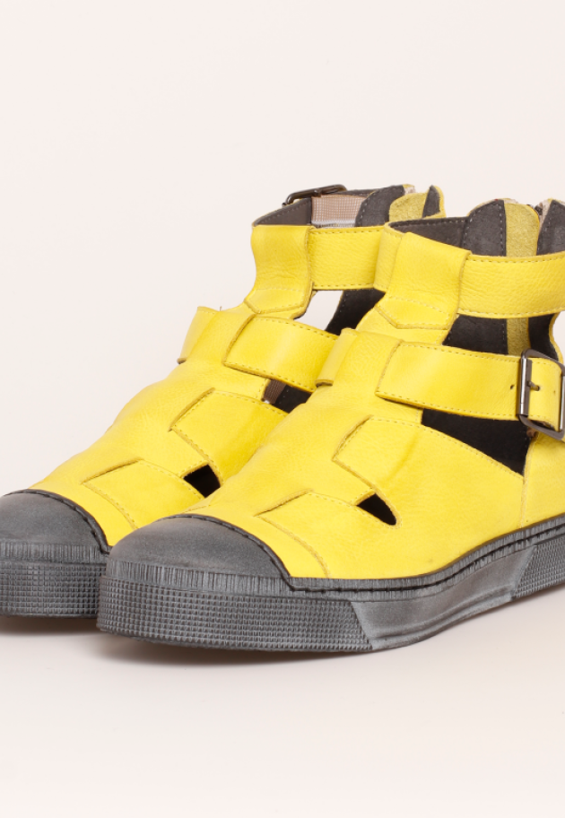 Lofina - Shoe with rubber sole, buckles and a zipper