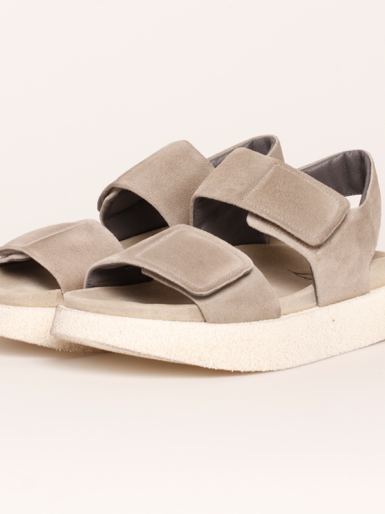 Lofina - Sandal in suede with velcro