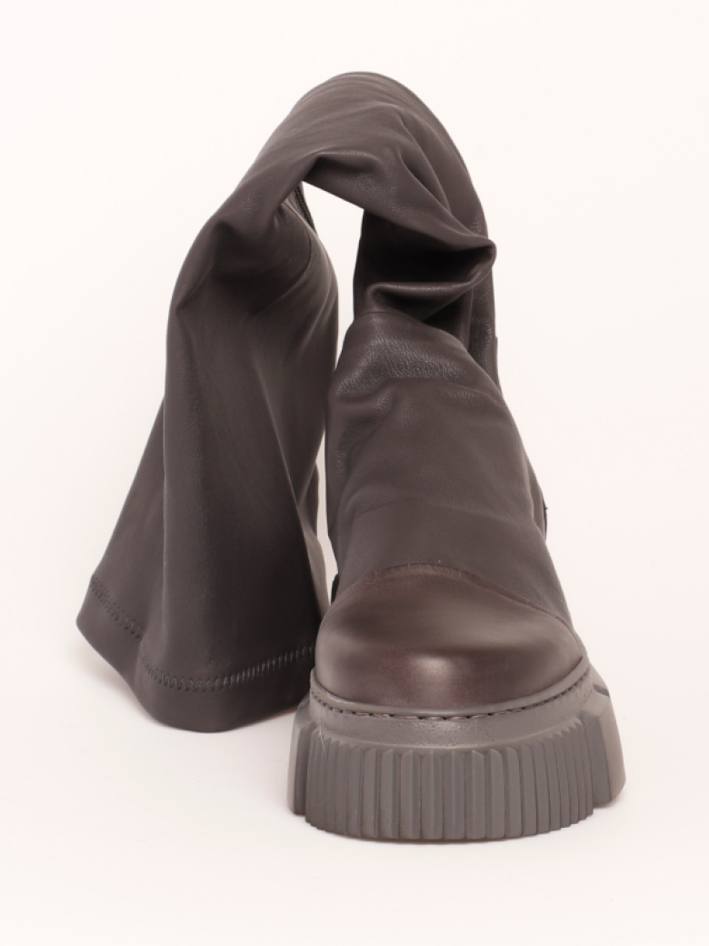 Lofina - Long boot with chunky sole and stretch skin