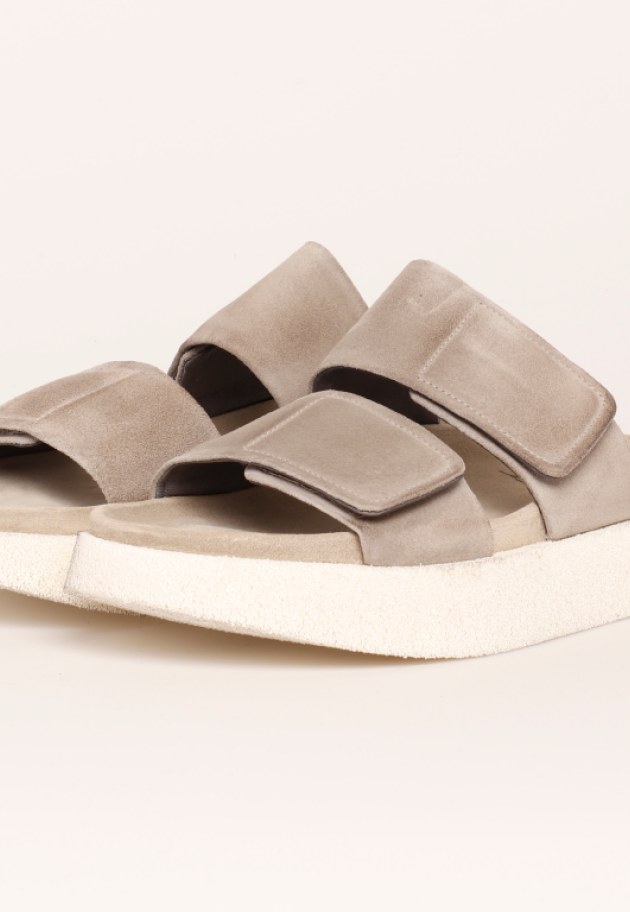 Lofina - Sandal in suede with a micro sole 