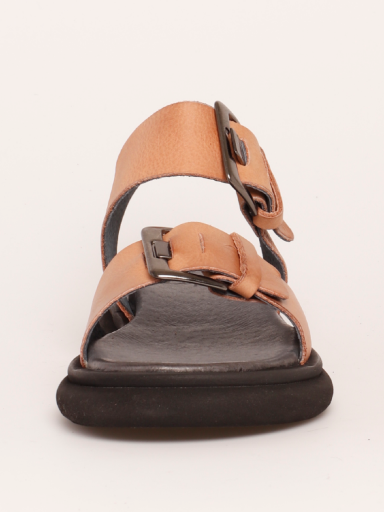 Lofina - Lofina sandal med metalspænder