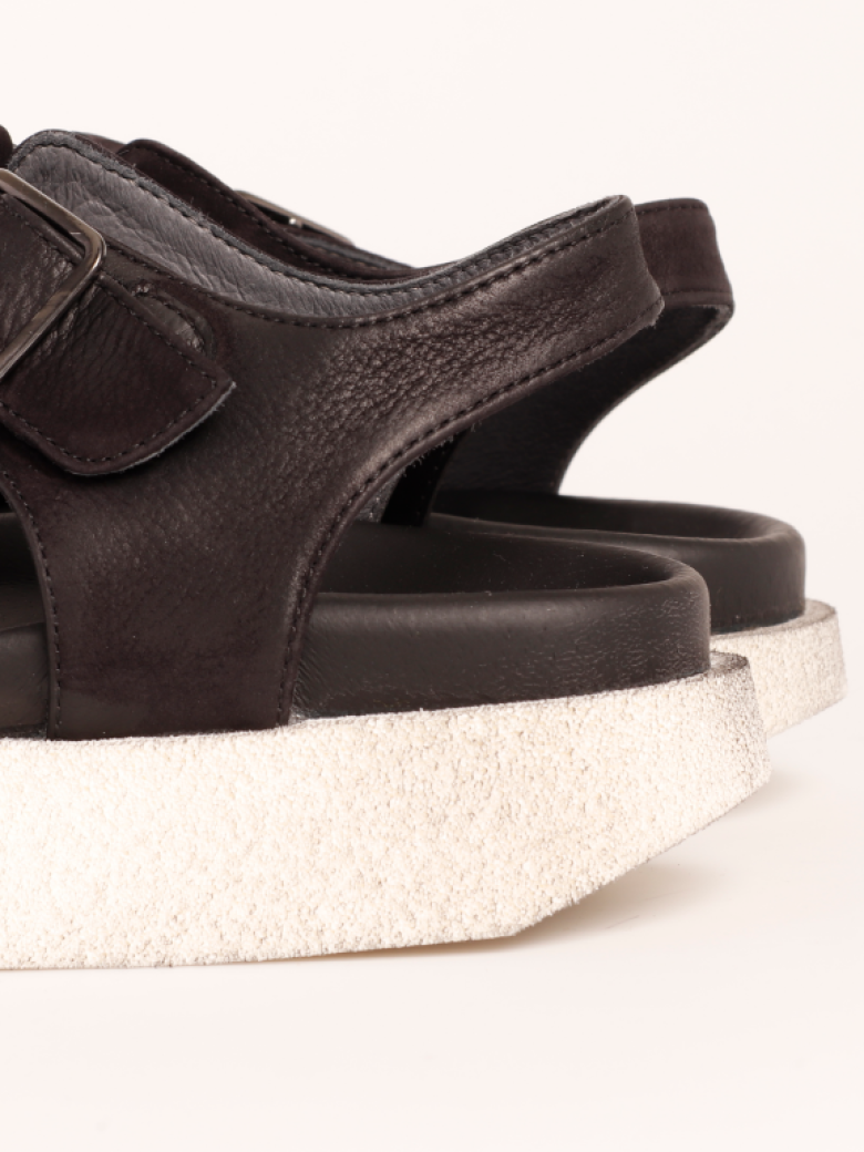 Lofina - Sandal med microsål og rem