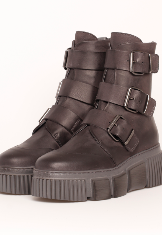 Lofina - Boot with chunky sole and buckles