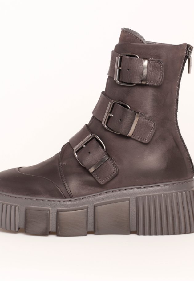 Lofina - Boot with chunky sole and buckles