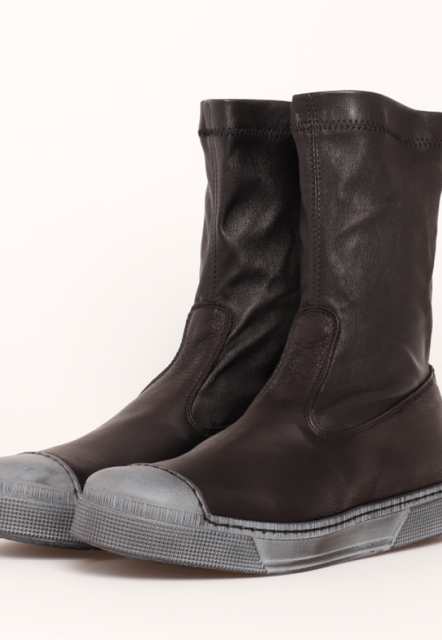 Lofina - Boot with rubber sole and stretch skin