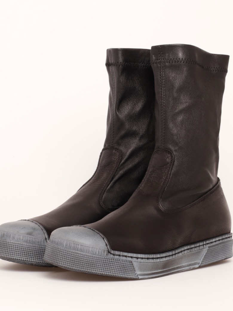 Lofina - Boot with rubber sole and stretch skin