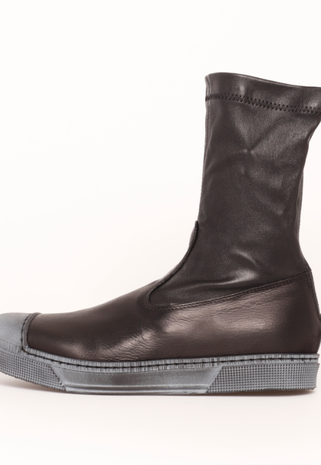 Lofina - Boot with rubber sole and stretch skin