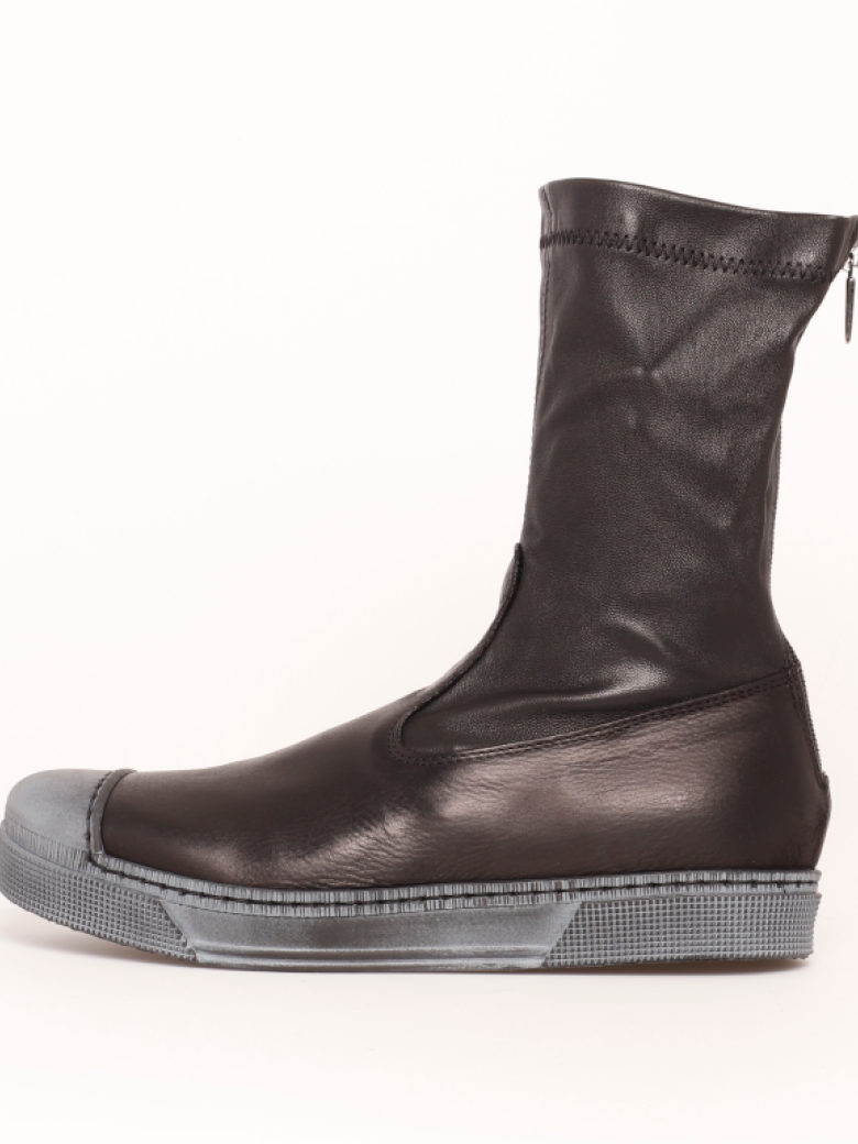 Lofina - Boot with rubber sole and stretch skin