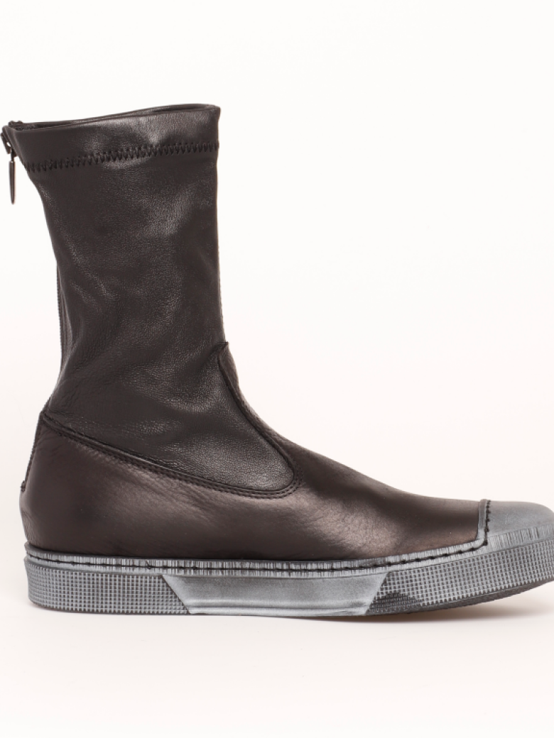 Lofina - Boot with rubber sole and stretch skin