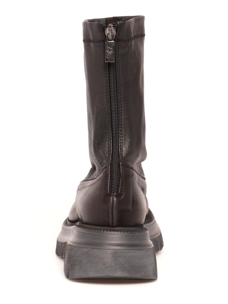 Lofina - Boot with a micro sole and stretch leather