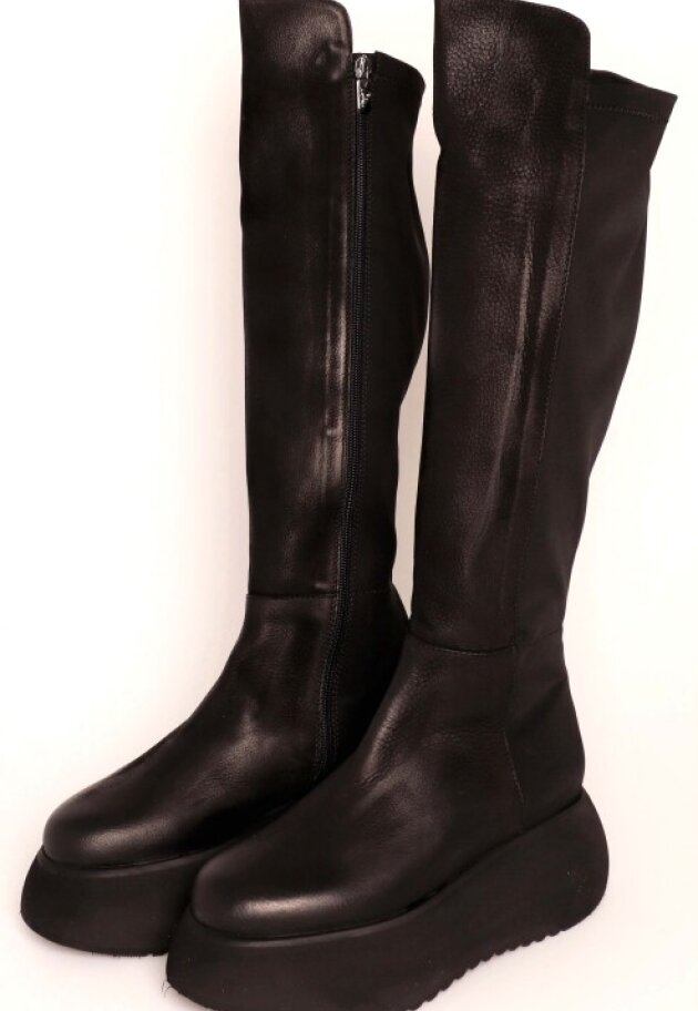 Lofina - Long boot with a micro sole and zipper