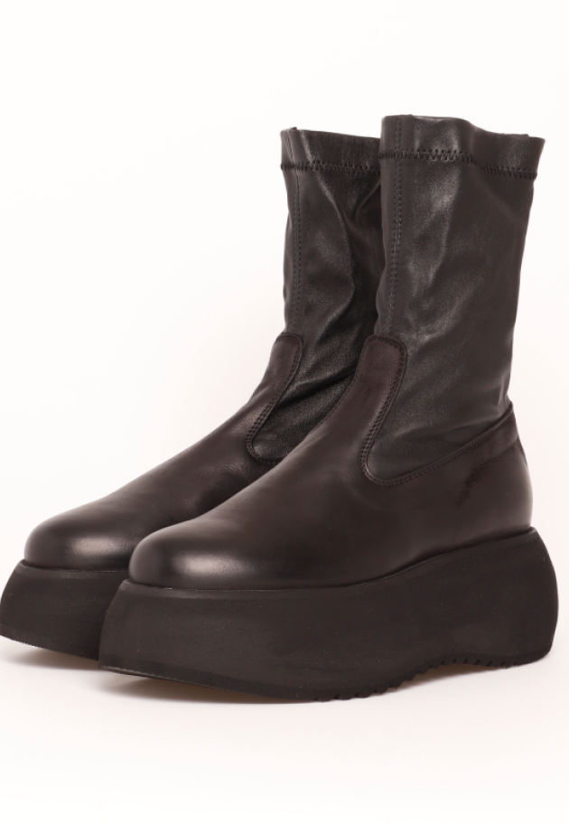 Lofina - Boot with a micro sole and stretch leather