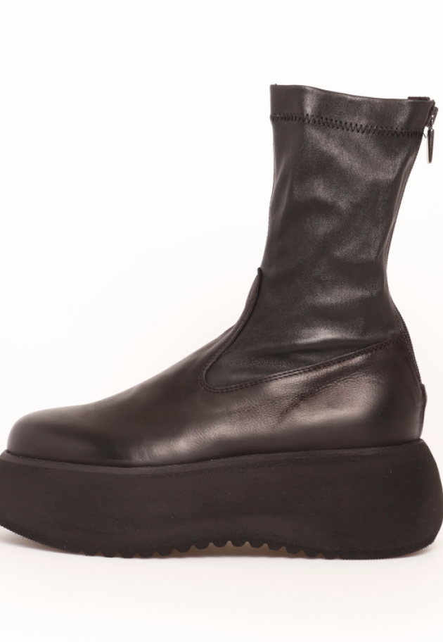 Lofina - Boot with a micro sole and stretch leather