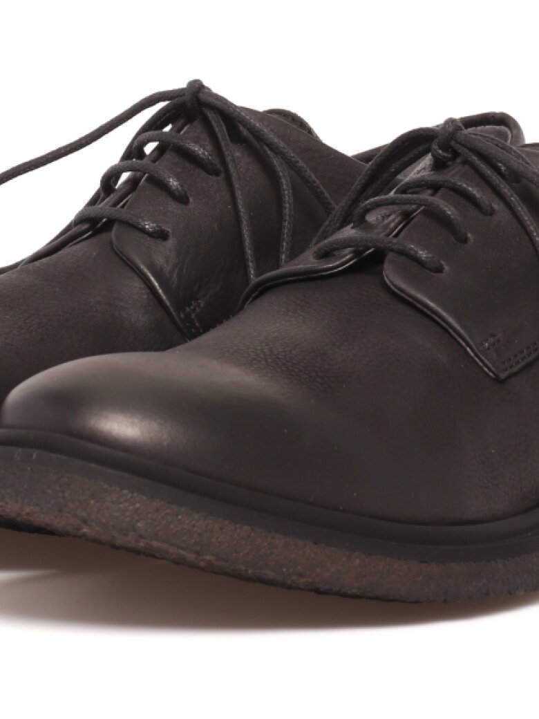 Lofina - Shoe with a black raw rubber sole