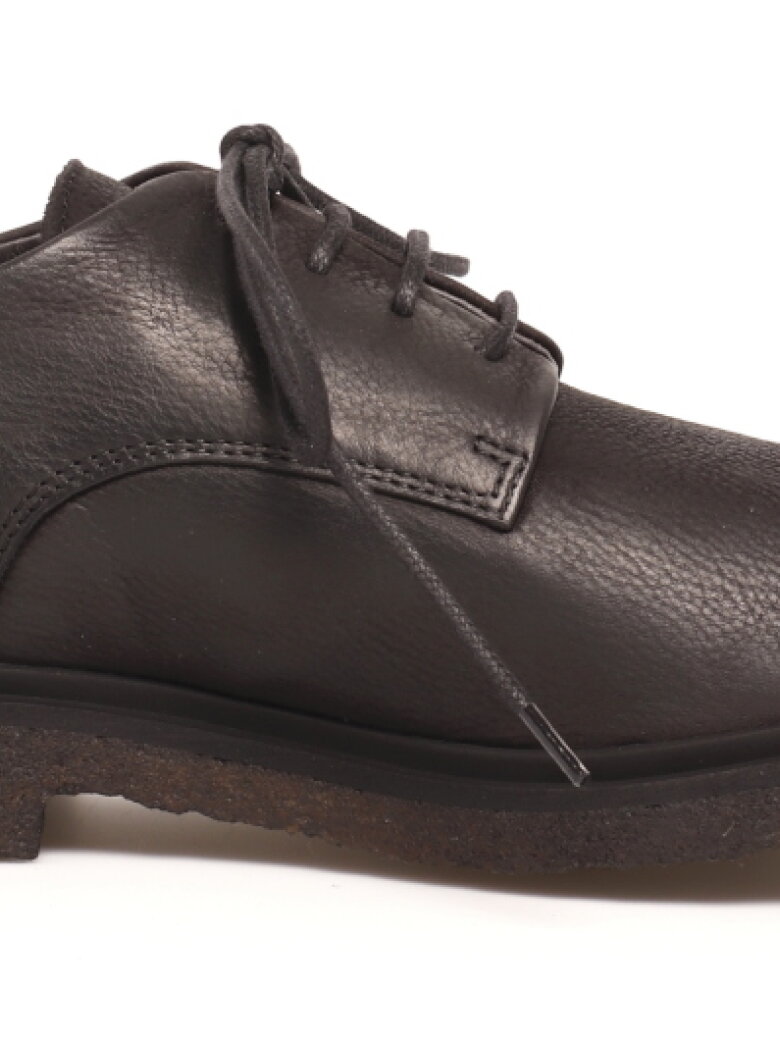 Lofina - Shoe with a black raw rubber sole