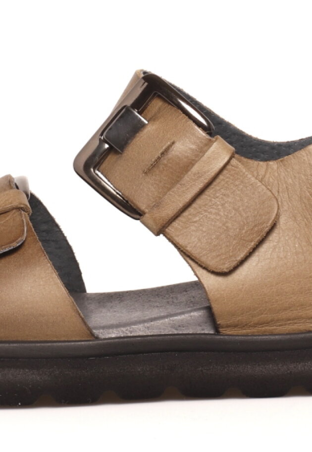 Lofina - Lofina sandal med metalspænder