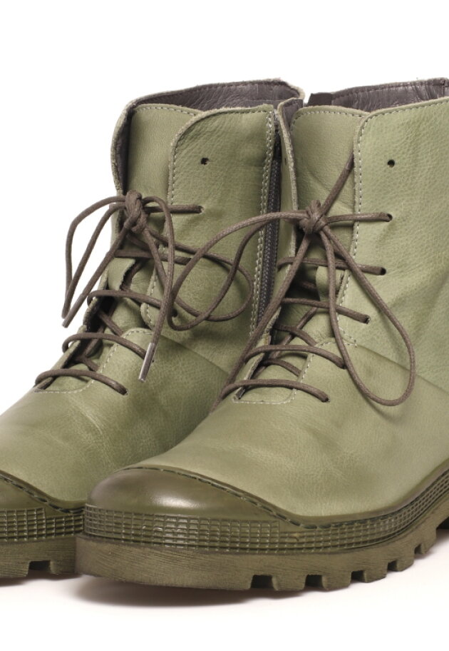 Lofina - Bootie with a strong rubber sole and laces