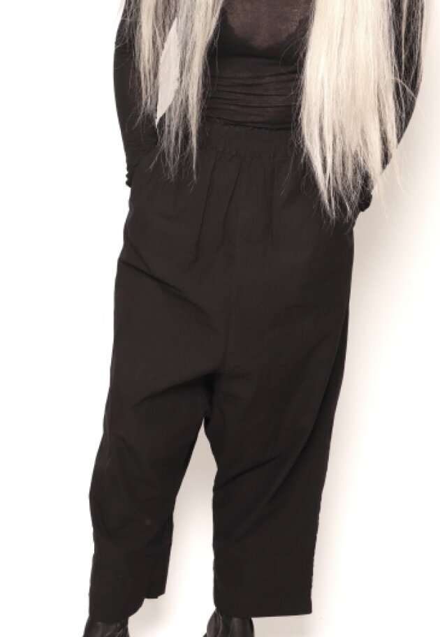 Xenia Design - Oversize pants in a light fabric