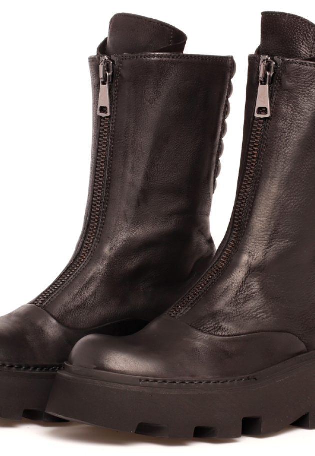 Lofina - Boot with zipper and a chunky micro sole