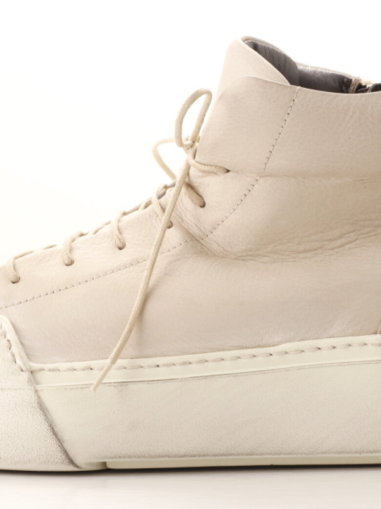 Lofina - Men shoe with a white sole and laces