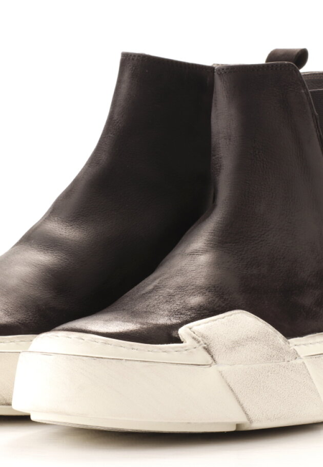 Lofina - Men shoe with a white sole and elastic