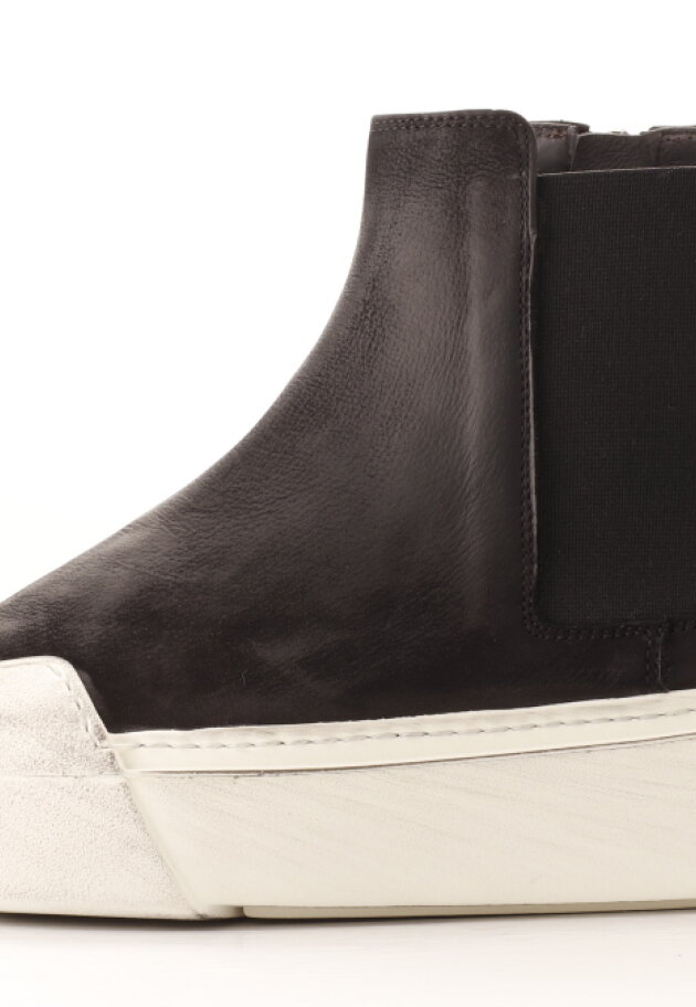 Lofina - Men shoe with a white sole and elastic