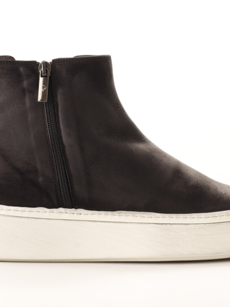 Lofina - Men shoe with a white sole and elastic