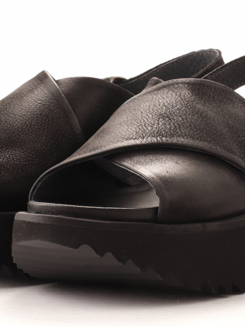 Lofina - Lofina sandal with a chunky sole