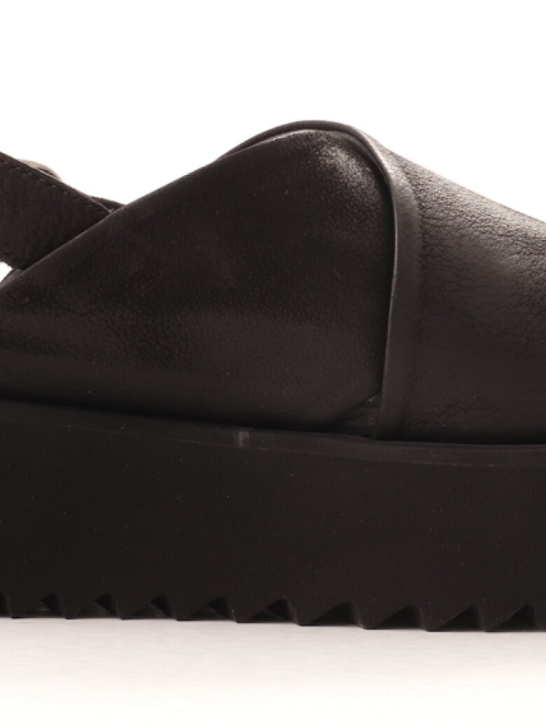 Lofina - Lofina sandal with a chunky sole