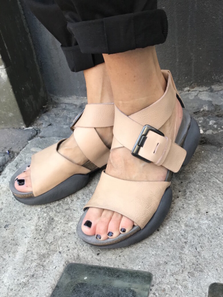 Lofina - Sandal with a footbed and rubber sole 