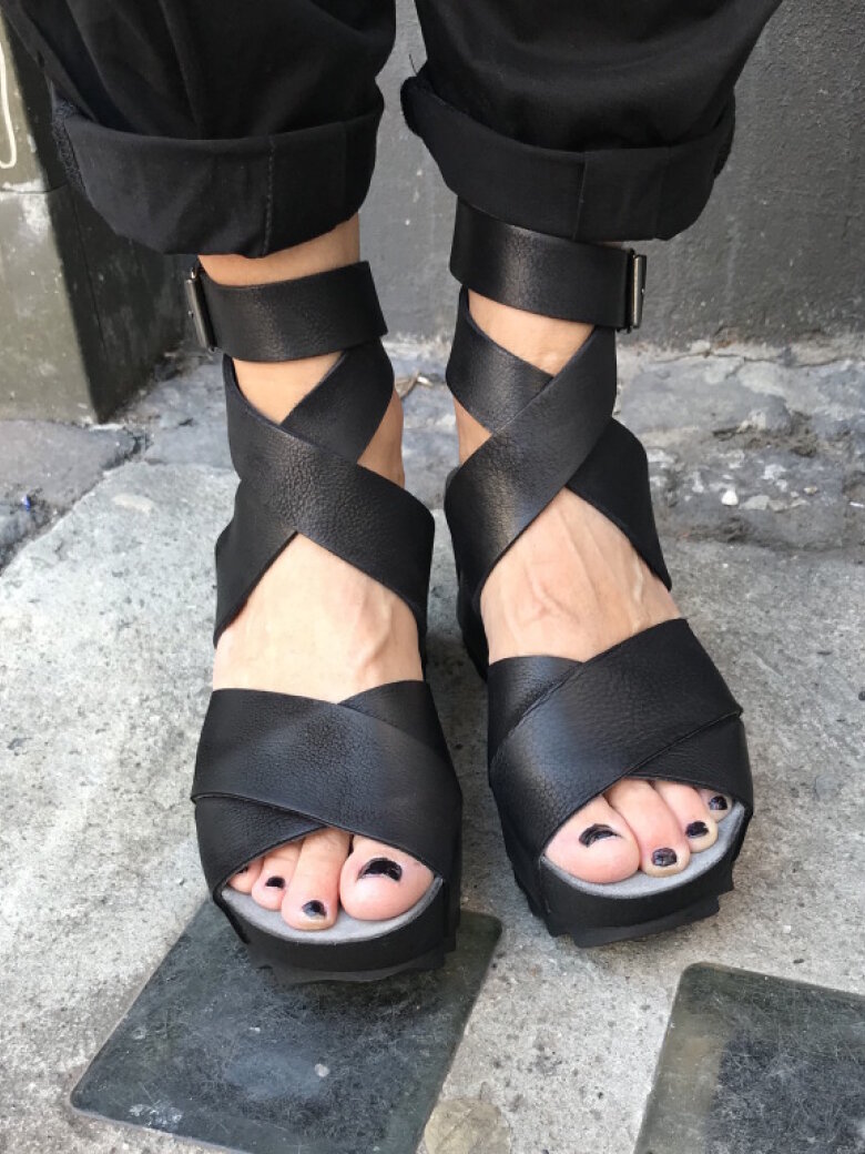 Lofina - Lofina sandal med remme