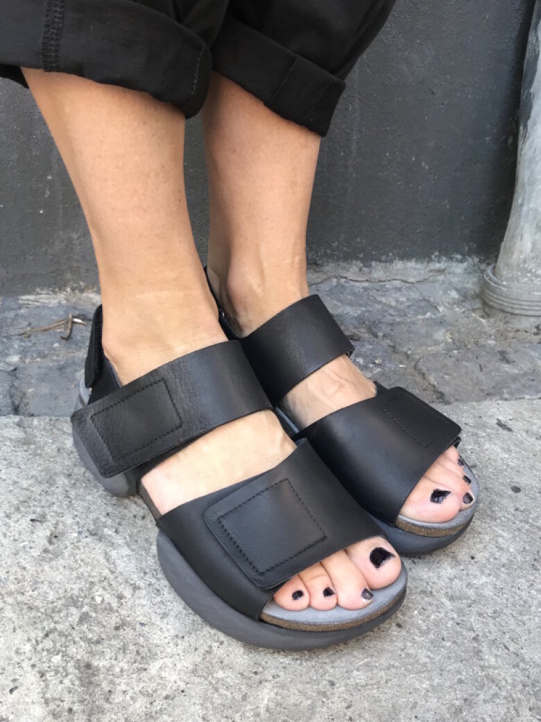 Lofina - Sandal with a footbed and rubber sole 