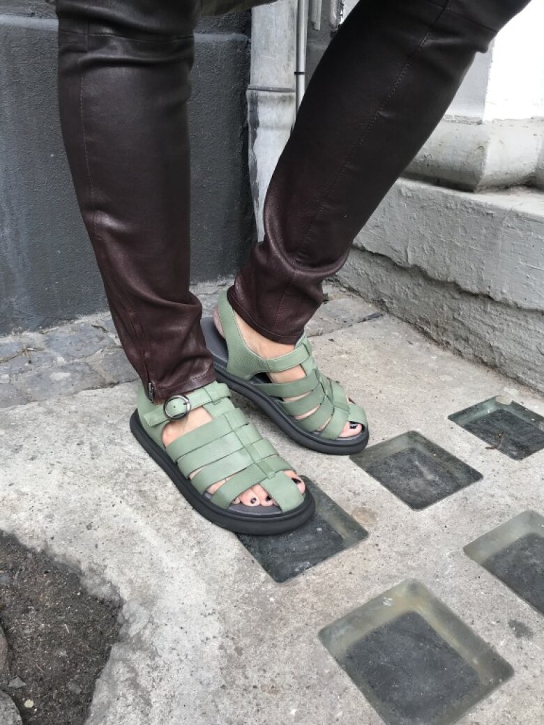 Lofina - Lofina sandal med spænde