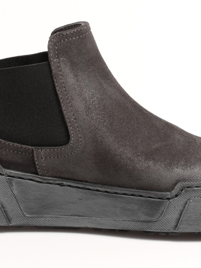 Lofina - Shoe with a rubber sole and suede