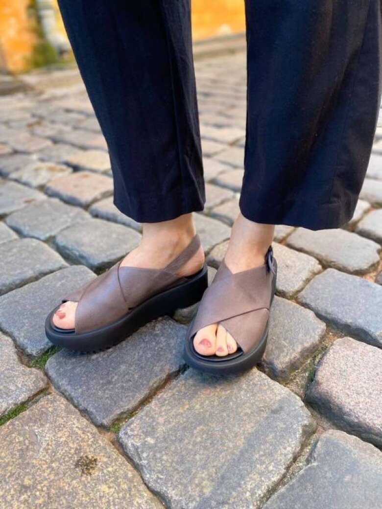 Lofina - Lofina sandal with a buckle