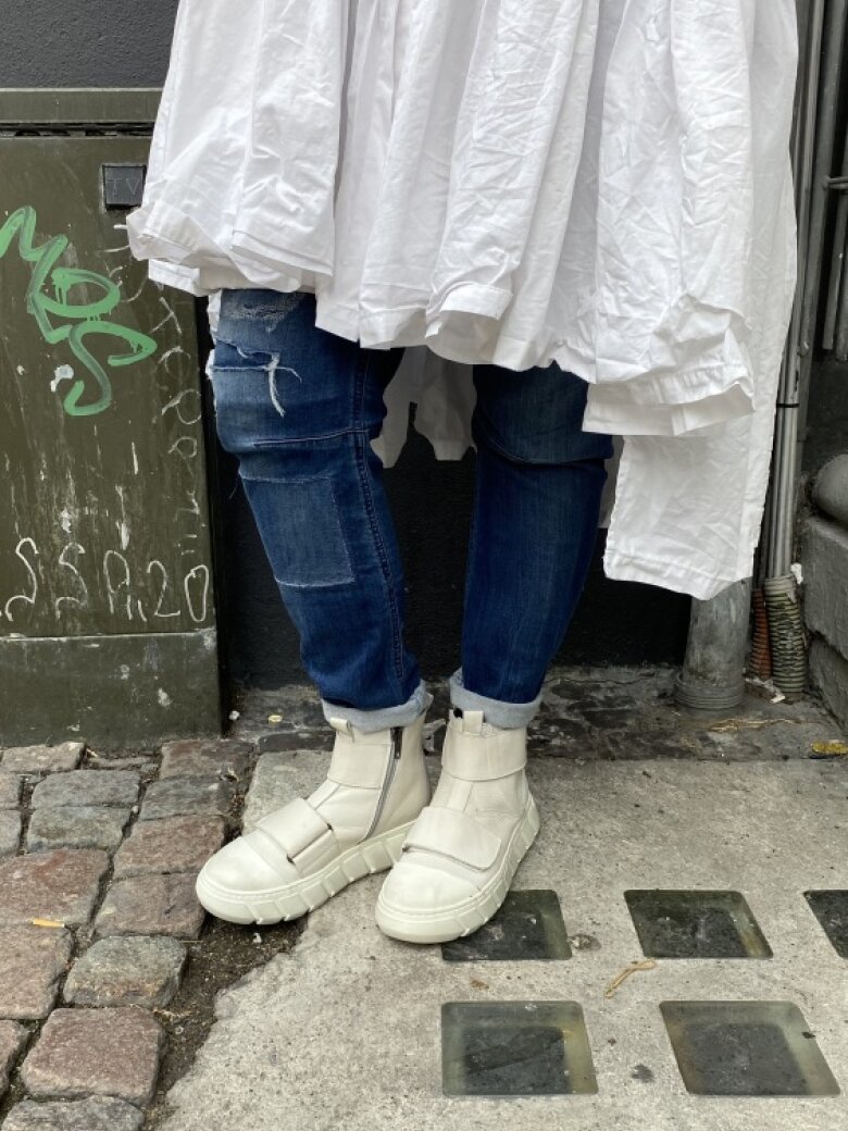 Lofina - Sneakers med hvid gummisål