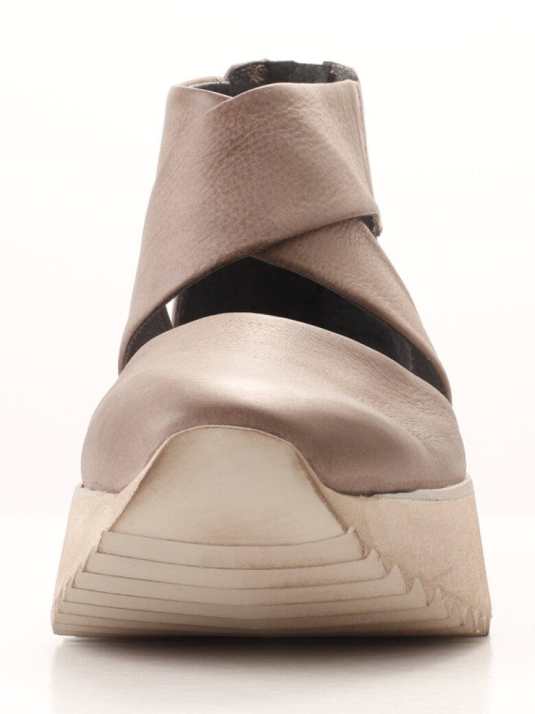 Lofina - Shoe with a micro sole 