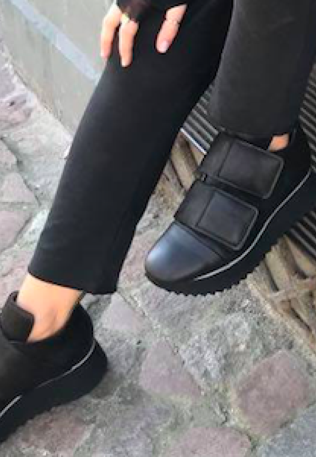 Lofina - Sneaker with a micro sole 