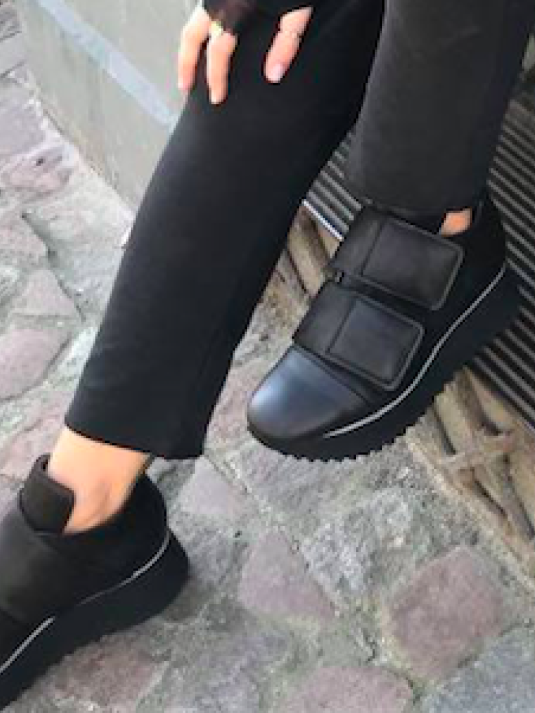Lofina - Sneaker with a micro sole 