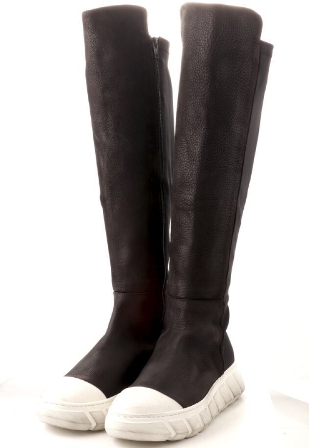 Lofina - Støvle med hvid gummi sål Lofina - Støvle med hvid gummi sål