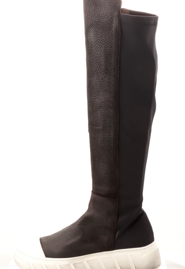 Lofina - Støvle med hvid gummi sål