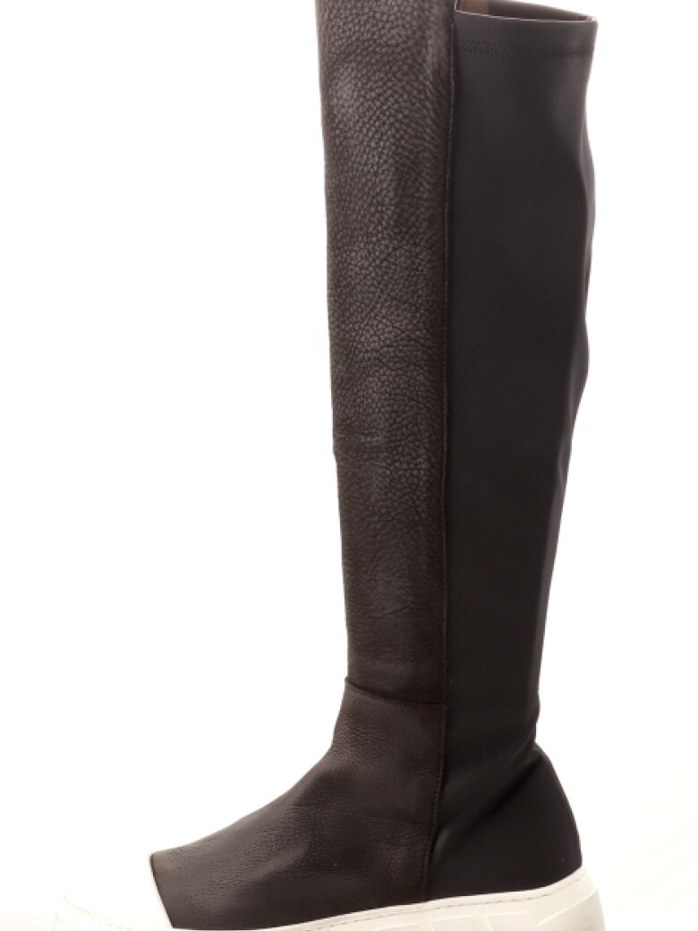 Lofina - Støvle med hvid gummi sål