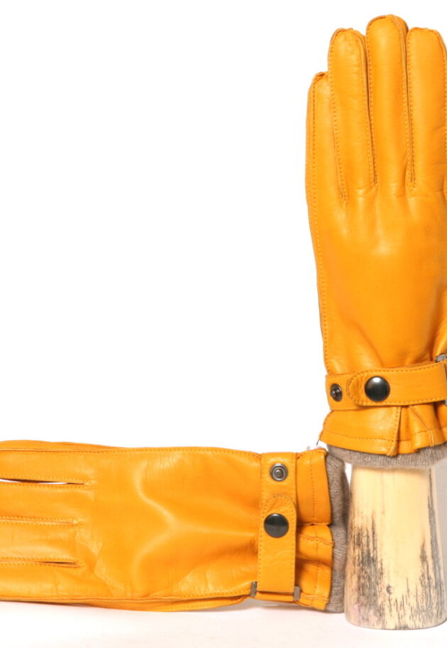 Gloves made in lam skin and lined with cashmere