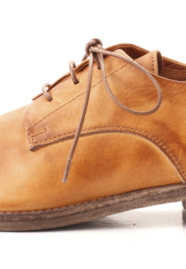 Lofina - Shoe with a leather sole
